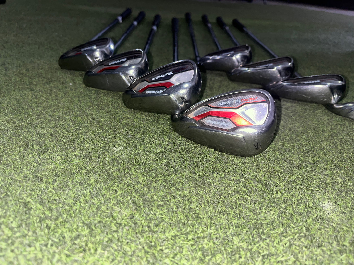 USED TAYLORMADE AREOBURNER IRON SET 4-SW STIFF FLEX RH